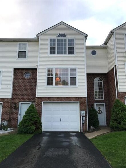 304 Links Ct, Delmont, PA 15626