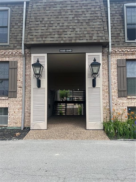 5137 W 75th St, Prairie Village, KS 66208