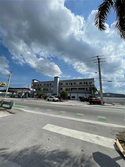 11710 NW South River Dr Unit 216, Medley, FL 33178