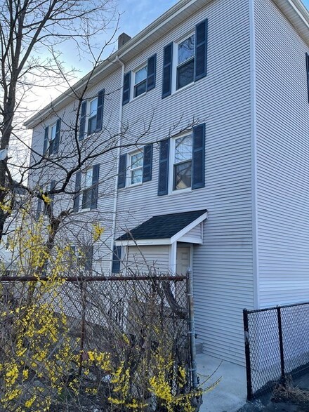 257 N Front St, New Bedford, MA 02746