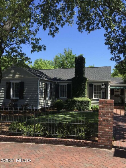 1057 Bond St, Macon, GA 31201