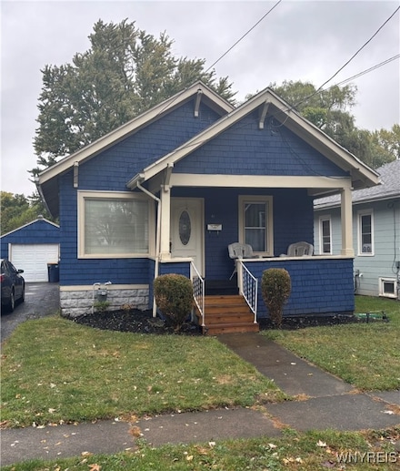 41 Charlotte St, Lockport, NY 14094