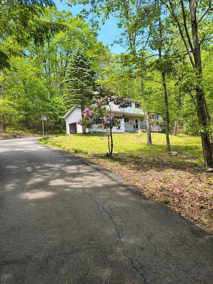 1019 Jackson View Rd, Stroudsburg, PA 18360