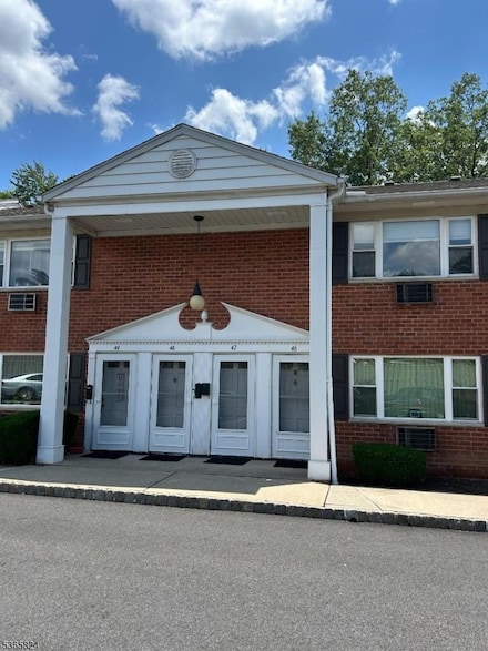 47 Lincoln Gardens, Lake Hiawatha, NJ 07034