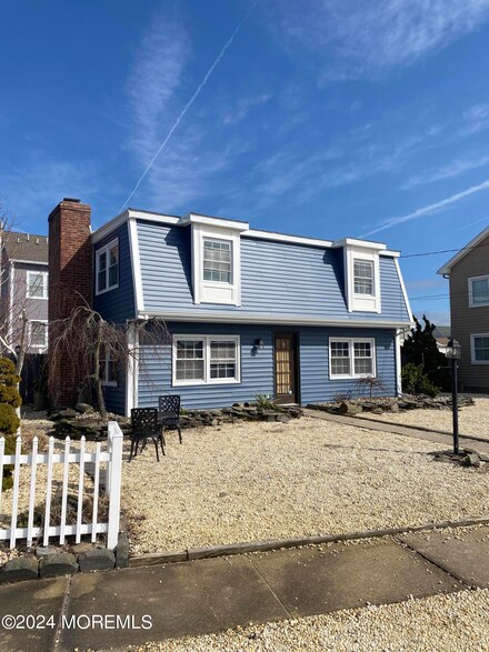 452 Marathon Ct, Lavallette, NJ 08735