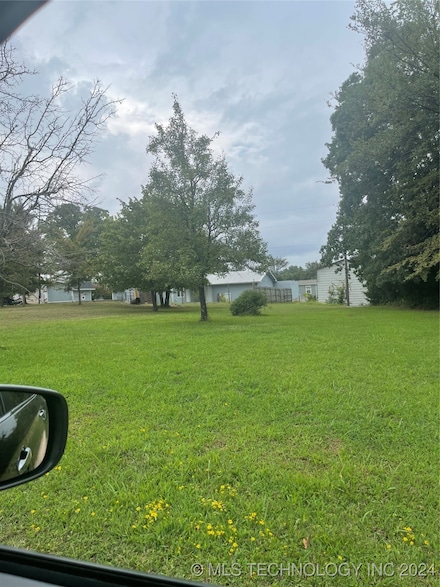 230 Seminole Dr, Eufaula, OK 74432