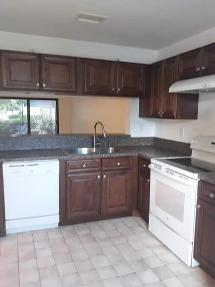433 NW 36th Ave, Deerfield Beach, FL 33442