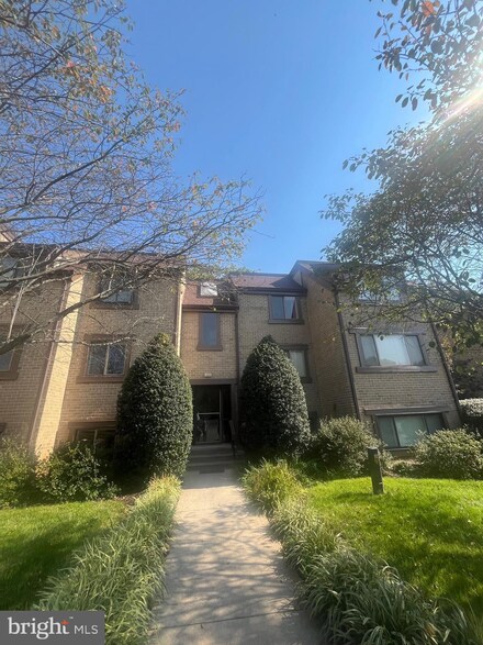 1659 Parkcrest Cir Unit 100, Reston, VA 20190