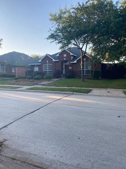 1398 Forest Oaks Ct, Frisco, TX 75034