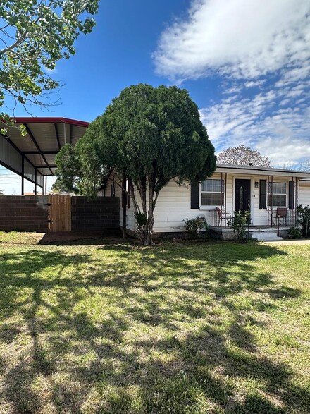 204 Howard Dr, Midland, TX 79703