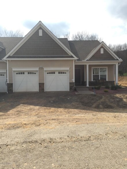 22 Reserve Dr, Drums, PA 18222