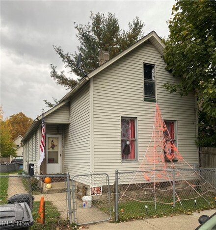 3288 W 50th St, Cleveland, OH 44102