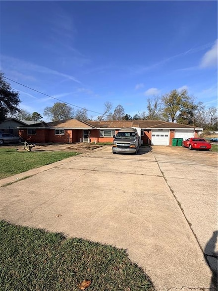 6520 Masonic Dr, Alexandria, LA 71301