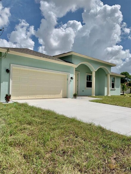 501 SW Fairview Ave, Port Saint Lucie, FL 34983