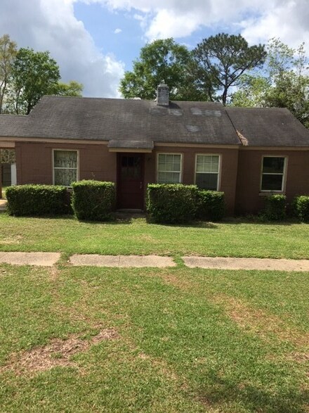 318 Snowden Dr, Andalusia, AL 36420