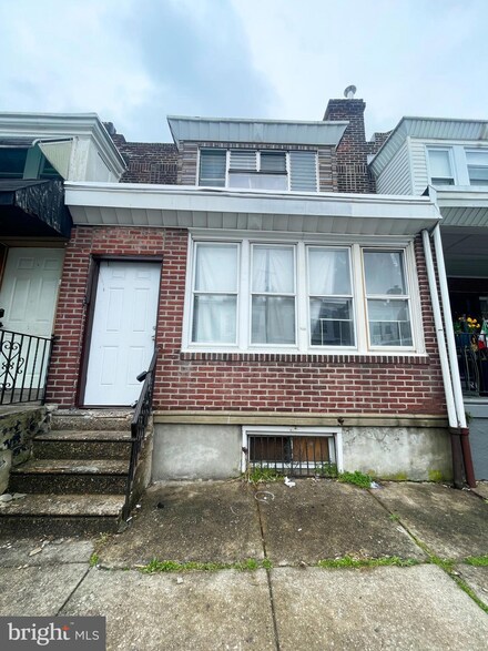 2656 S Shields St, Philadelphia, PA 19142