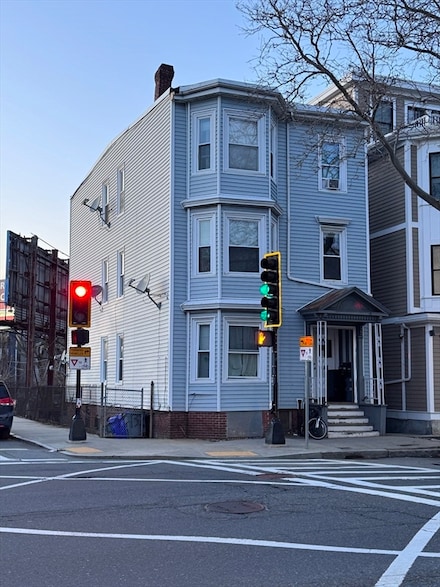 132 Chelsea St, Boston, MA 02128