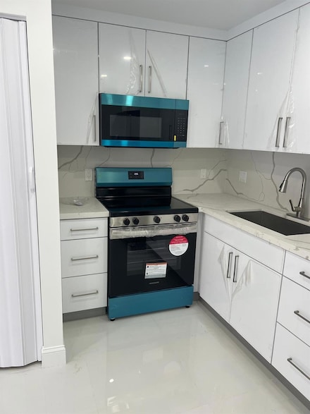 5304 NW 25th St Unit 17, Lauderhill, FL 33313