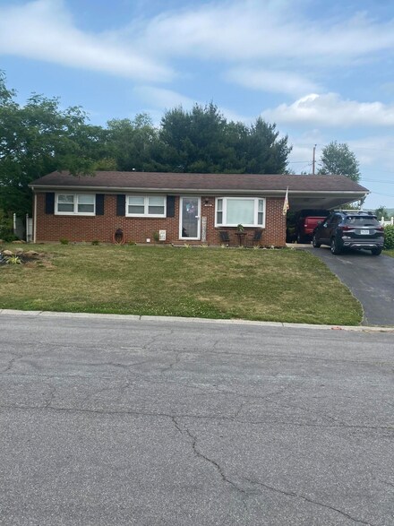 5545 Oakland Blvd, Roanoke, VA 24019