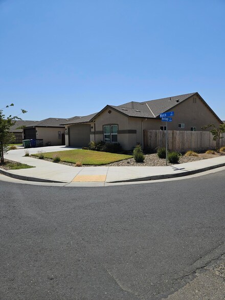 383 S Walch St, Porterville, CA 93257