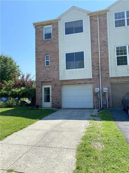 88 E 2nd St, Alburtis, PA 18011