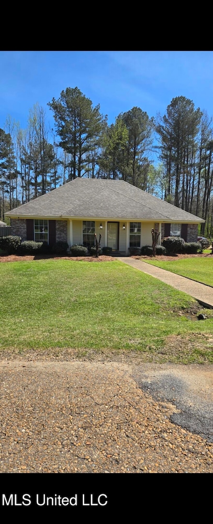 218 Terry Brook Dr, Terry, MS 39170