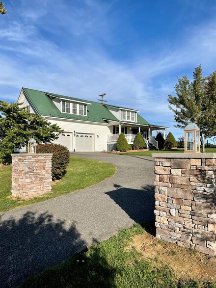 134 Lavender Rd, Max Meadows, VA 24360