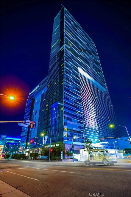 900 W Olympic Blvd, Los Angeles, CA 90015