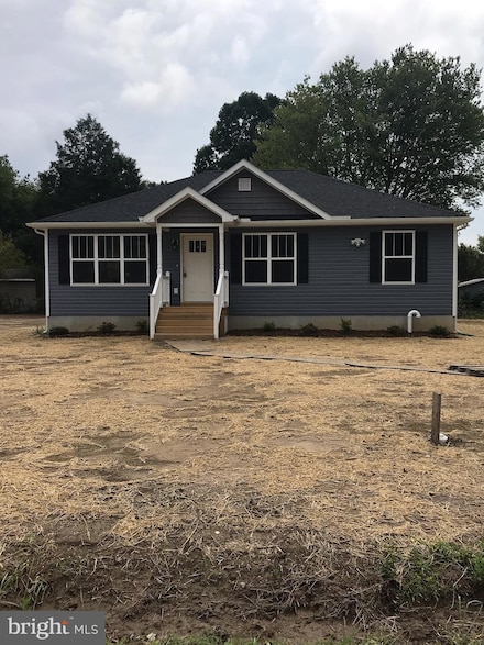 68 Columbia Rd, Colonial Beach, VA 22443