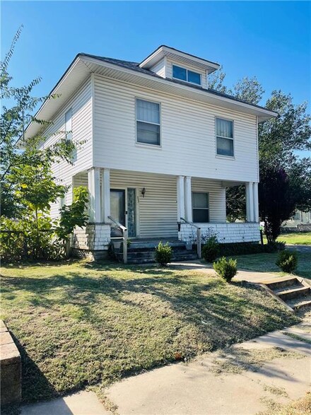 332 N Kickapoo Ave, Shawnee, OK 74801