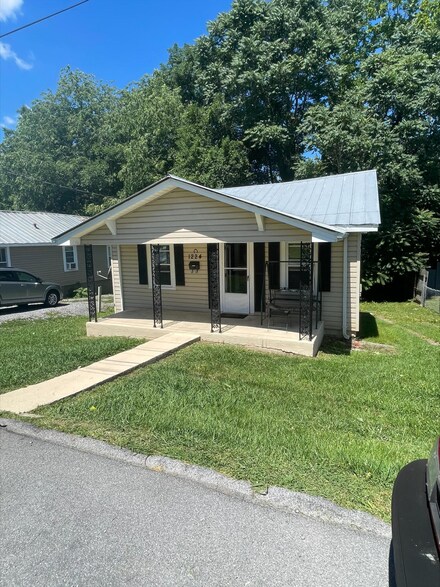 1224 6th Street Extension, Bristol, TN 37620
