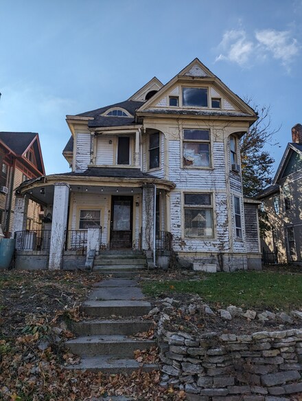 409 W 11th St, Anderson, IN 46016