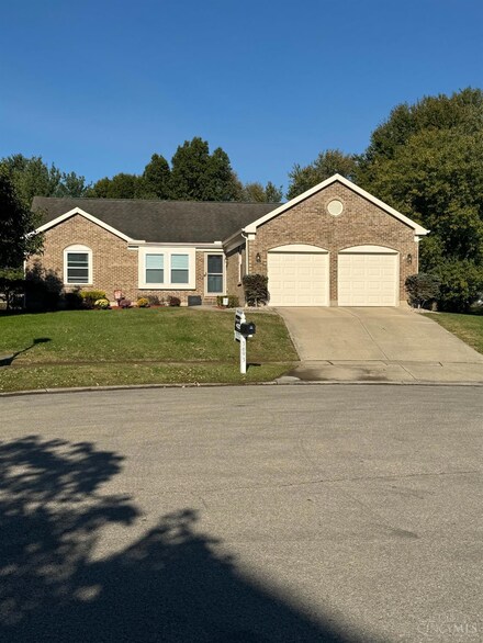 3693 Foxdale Ct, Amelia, OH 45102