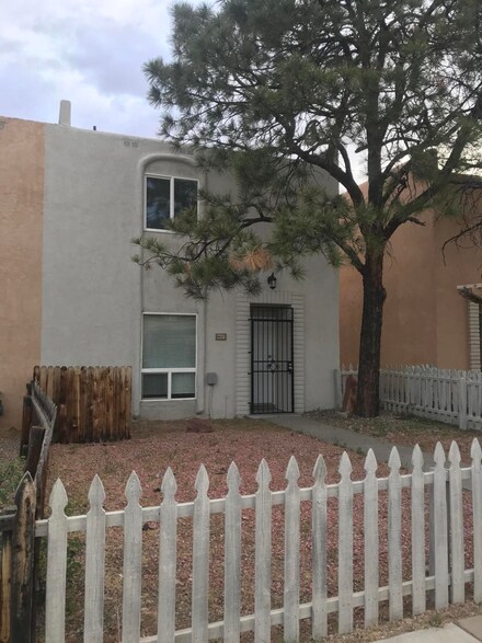 4607 Overland St NE, Albuquerque, NM 87109