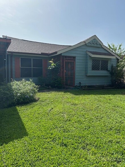 10206 Cheeves Dr, Houston, TX 77016