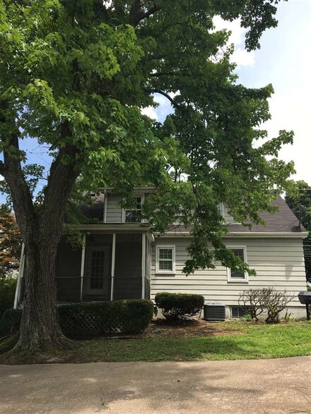 5214 Oak Hill Rd, Evansville, IN 47711