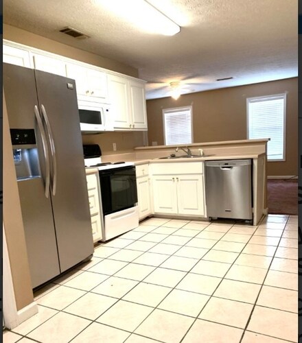 1951 Rock Ledge Ct, Auburn, AL 36832