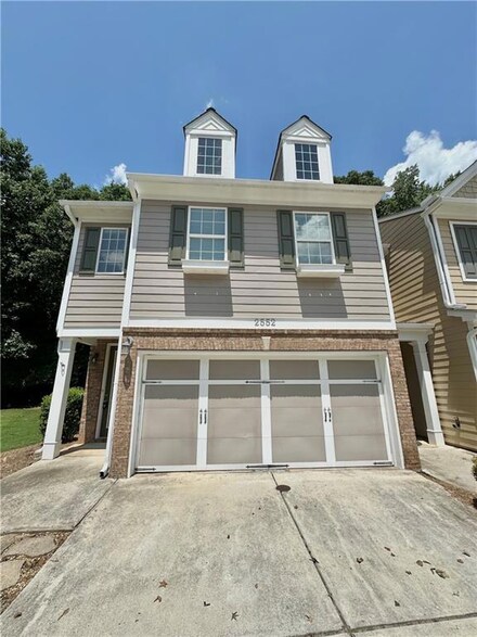 2552 Pierce Brennen Ct, Lawrenceville, GA 30043