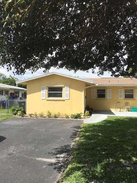 2811 NE 2nd Ave, Boca Raton, FL 33431