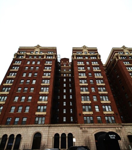 5300 S Shore Dr Unit 65, Chicago, IL 60615