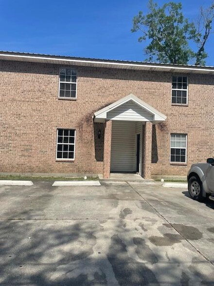 1501 Gilcrease Ave, Picayune, MS 39466