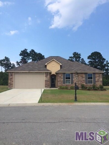 10763 Dodger Dr, Denham Springs, LA 70726
