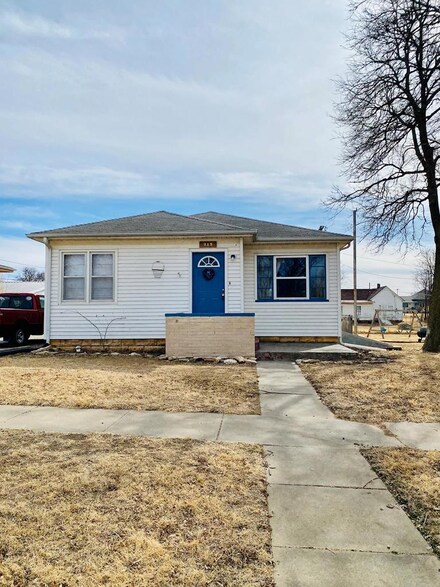 215 W Yauger St, Lincoln, KS 67455