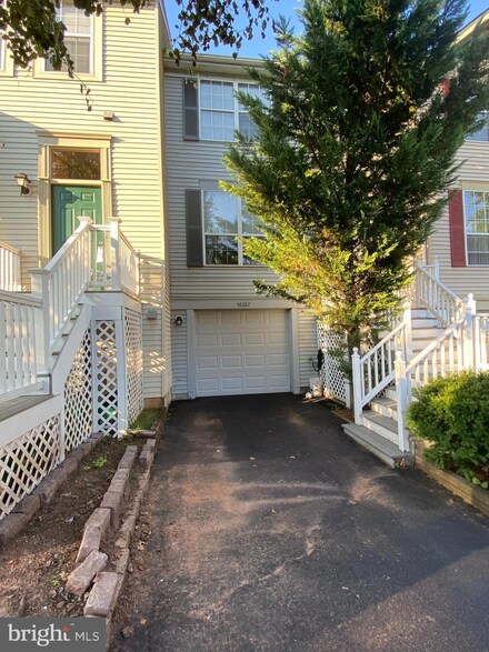 46682 Bartlet Square, Sterling, VA 20164