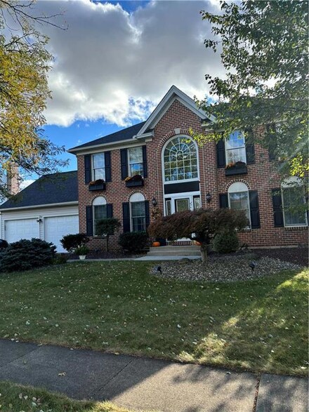 2218 Goldenrod Dr, Macungie, PA 18062