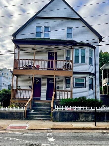 103 Hamlet Ave, Woonsocket, RI 02895