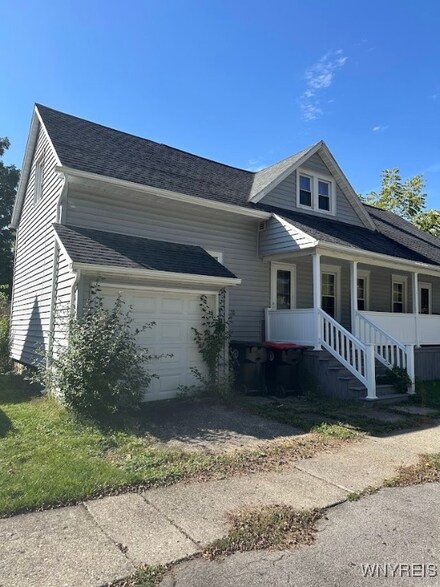 3 Oakwood Ave, Lancaster, NY 14086