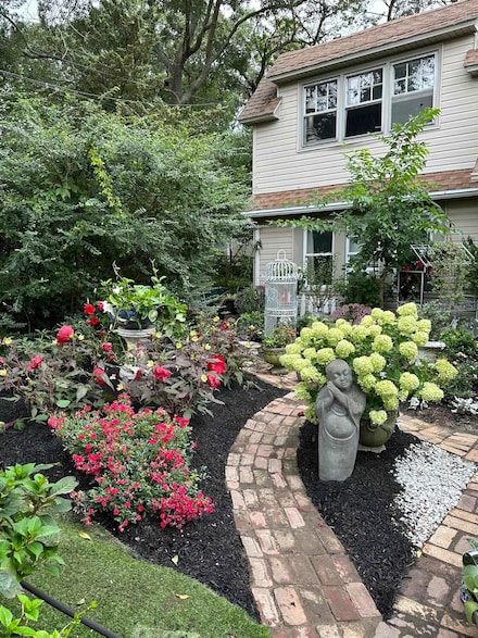 27 E Pierson Ave, Somers Point, NJ 08244