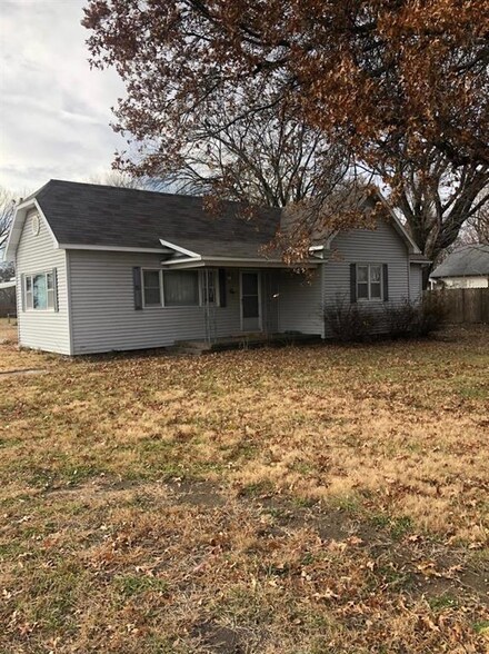 1877 U S 54, Iola, KS 66749