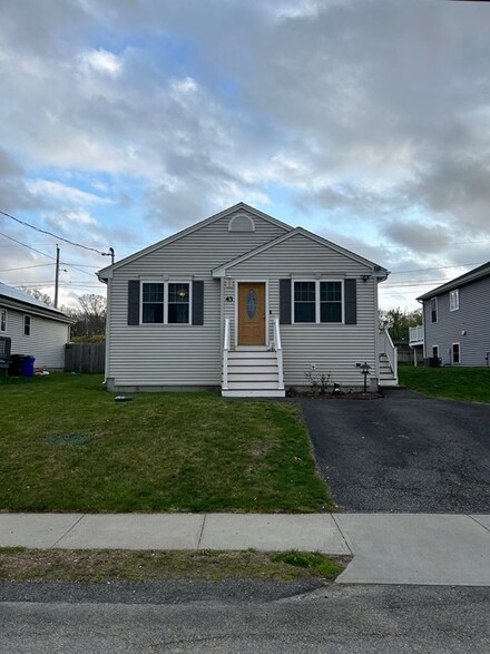 43 Commonwealth Ave, Fall River, MA 02721